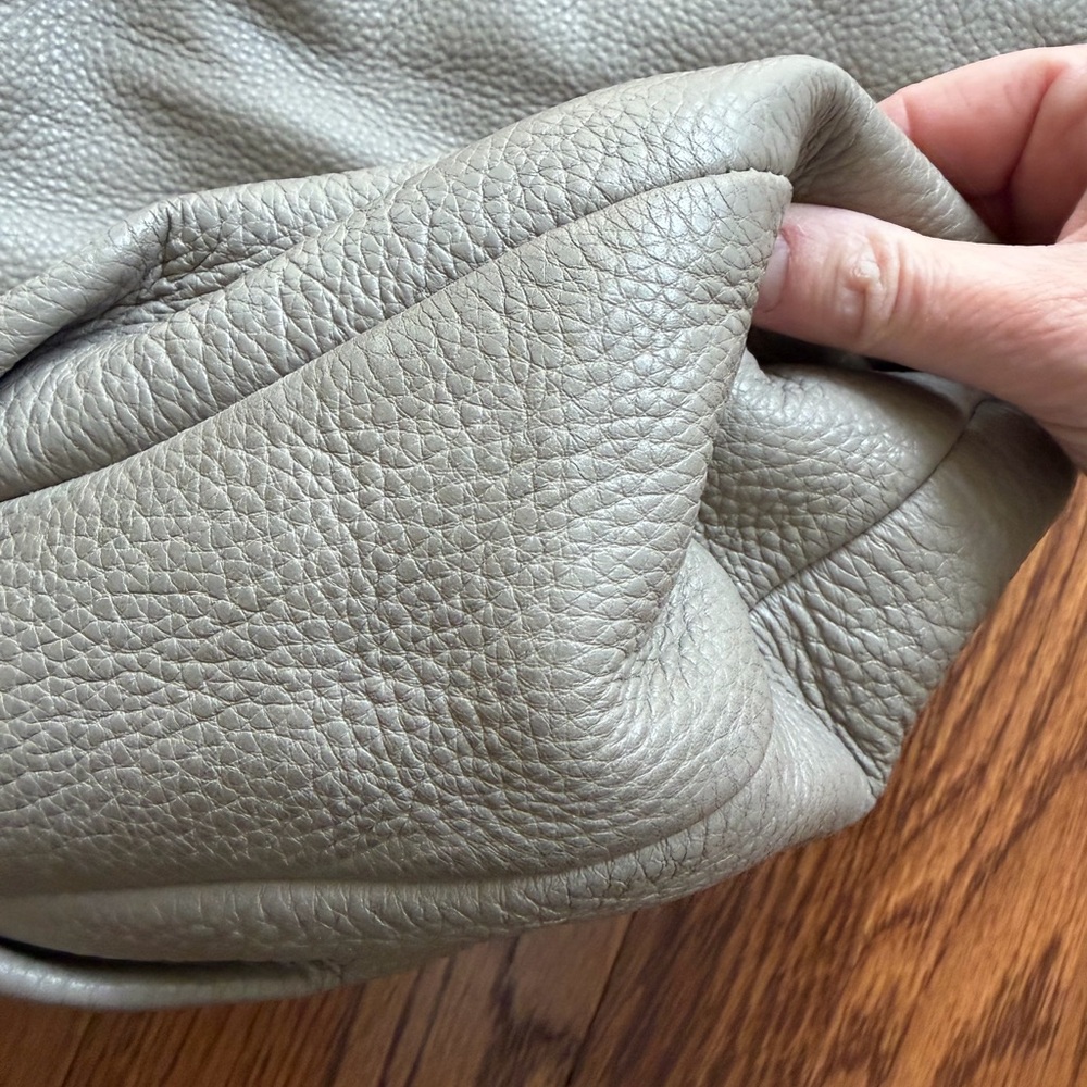 Marc by Marc Jacob’s Gray Leather Shoulder Bag - Neutral Pebbled Leather - Picture 7 of 9